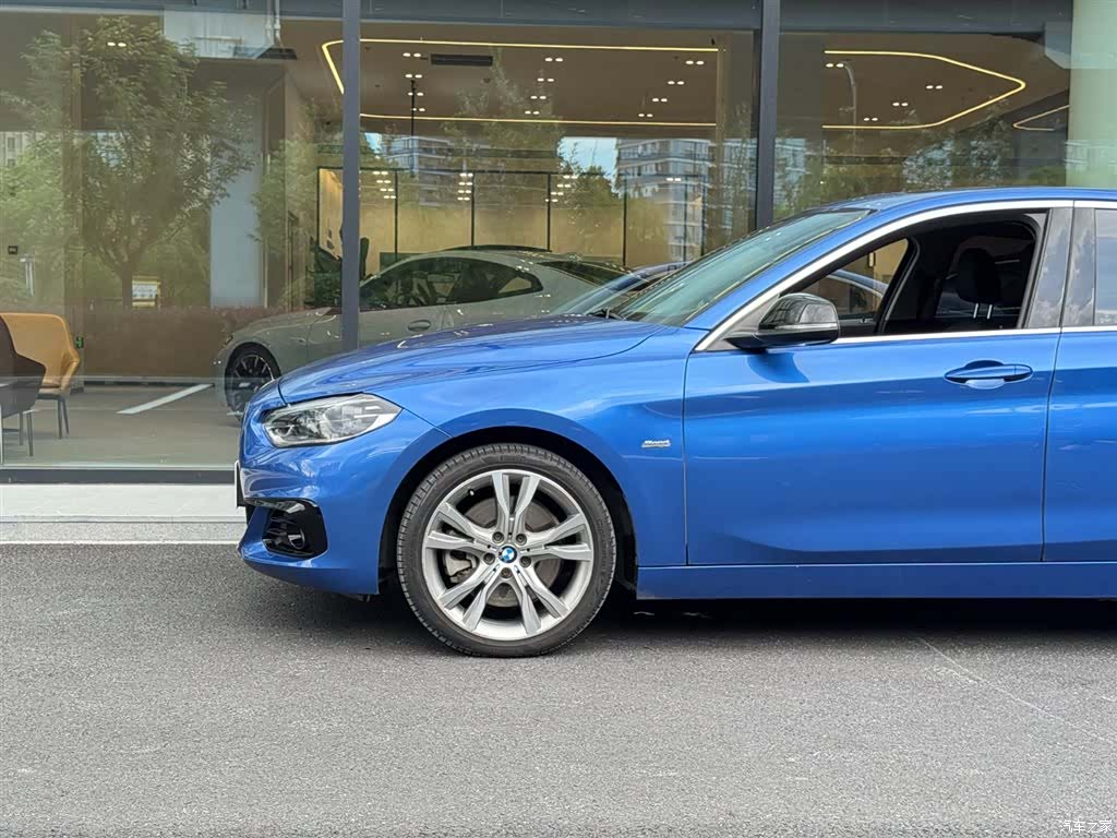 BMW 1 Series, 2019 все фото