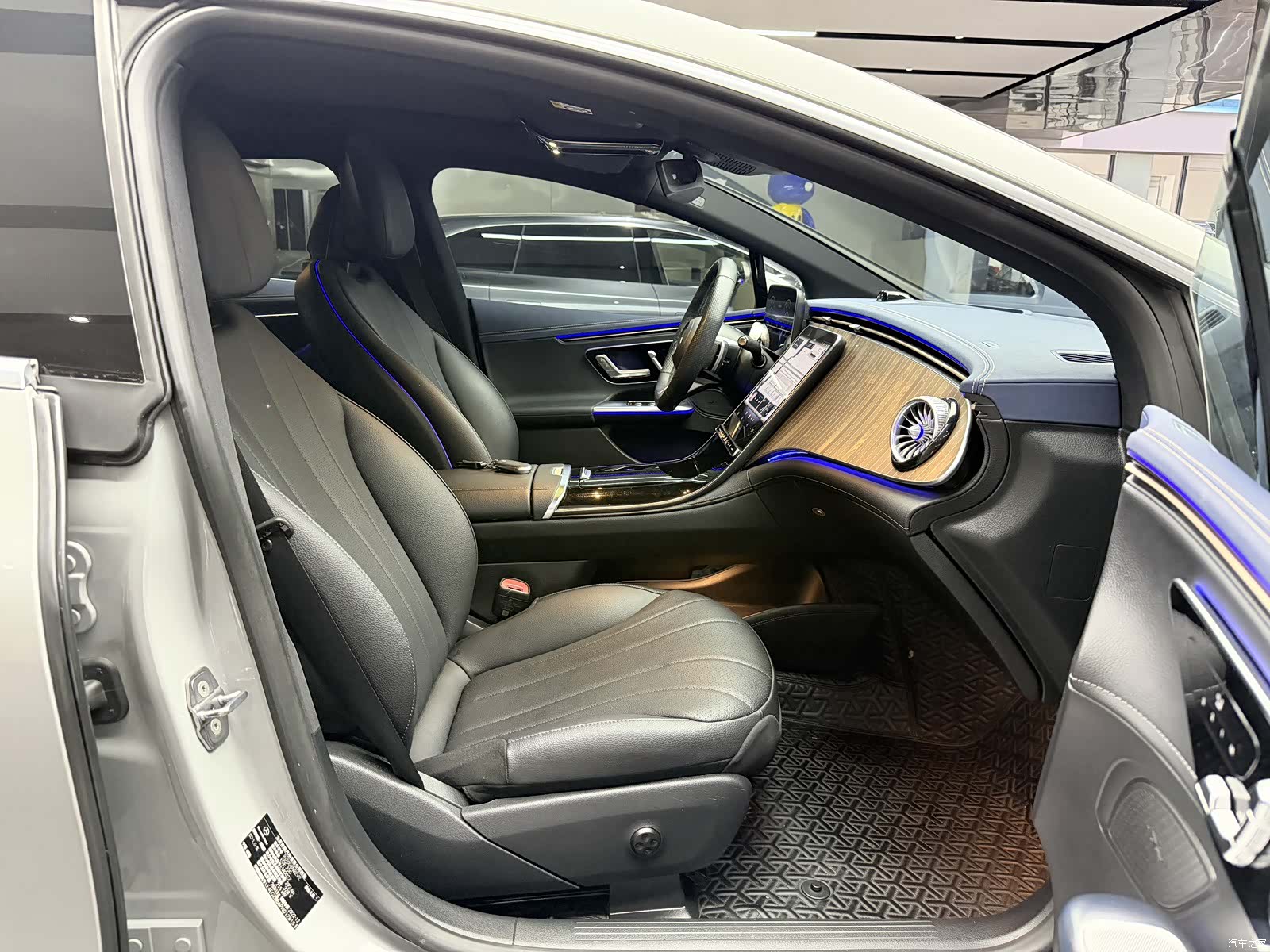Mercedes-Benz EQE, 2023 8