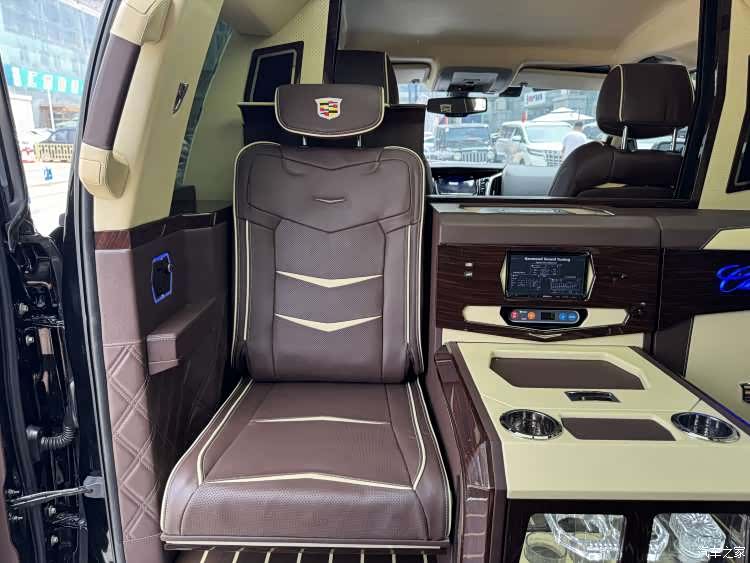 Cadillac Escalade, 2018 8