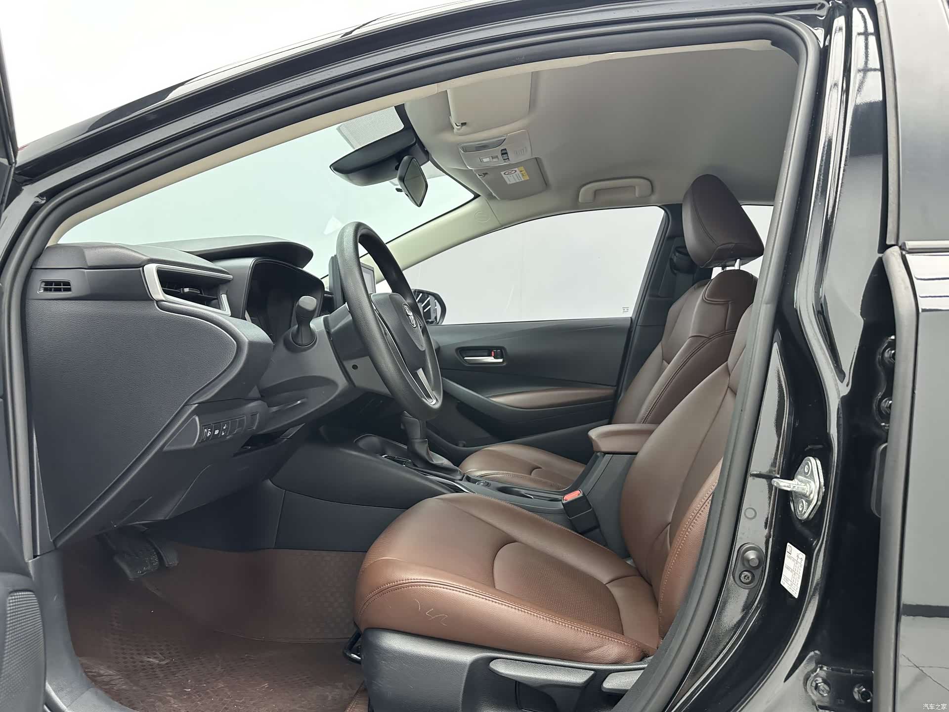Toyota Corolla, 2023 все фото