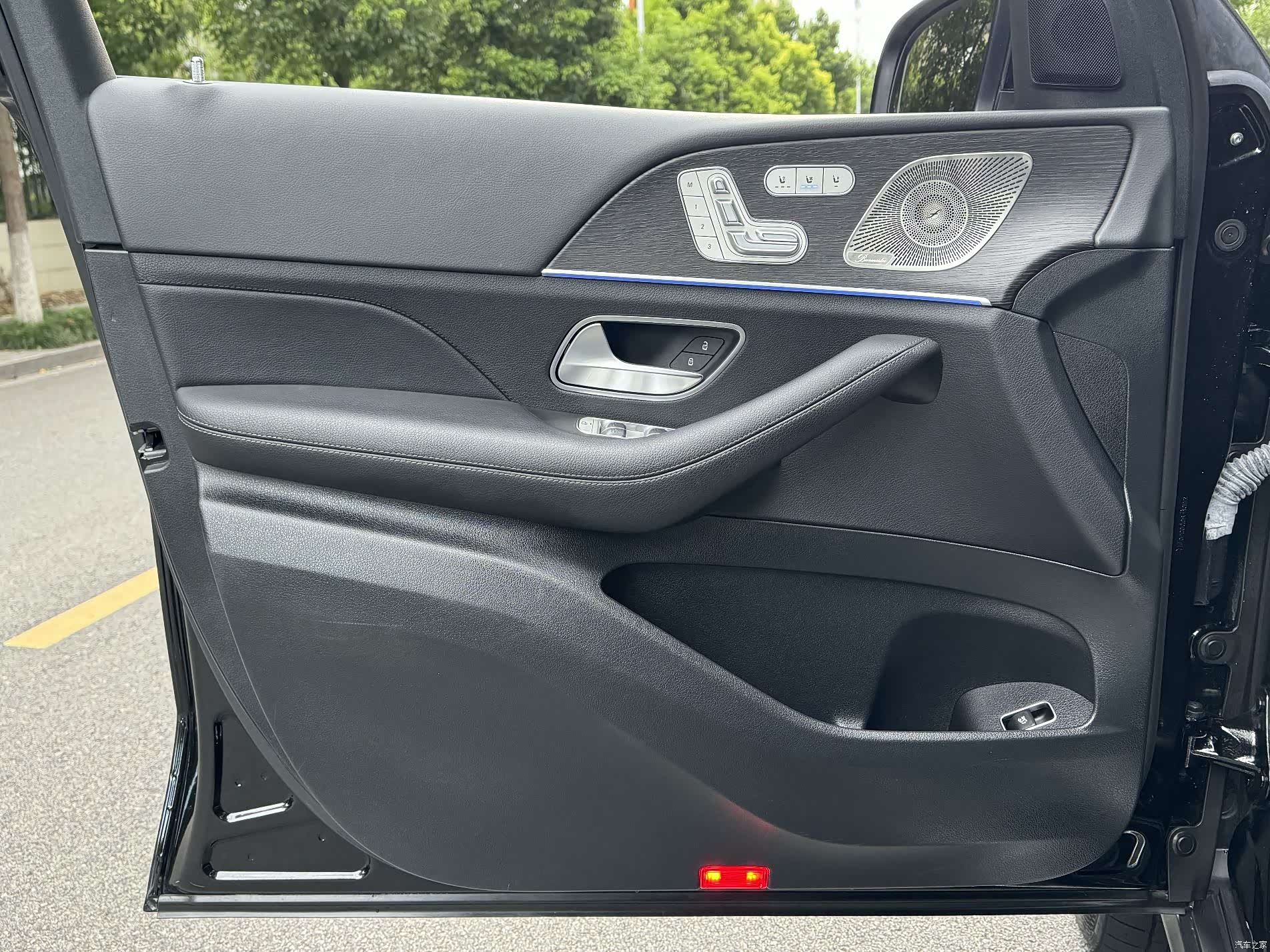 Mercedes-Benz GLE, 2023 14