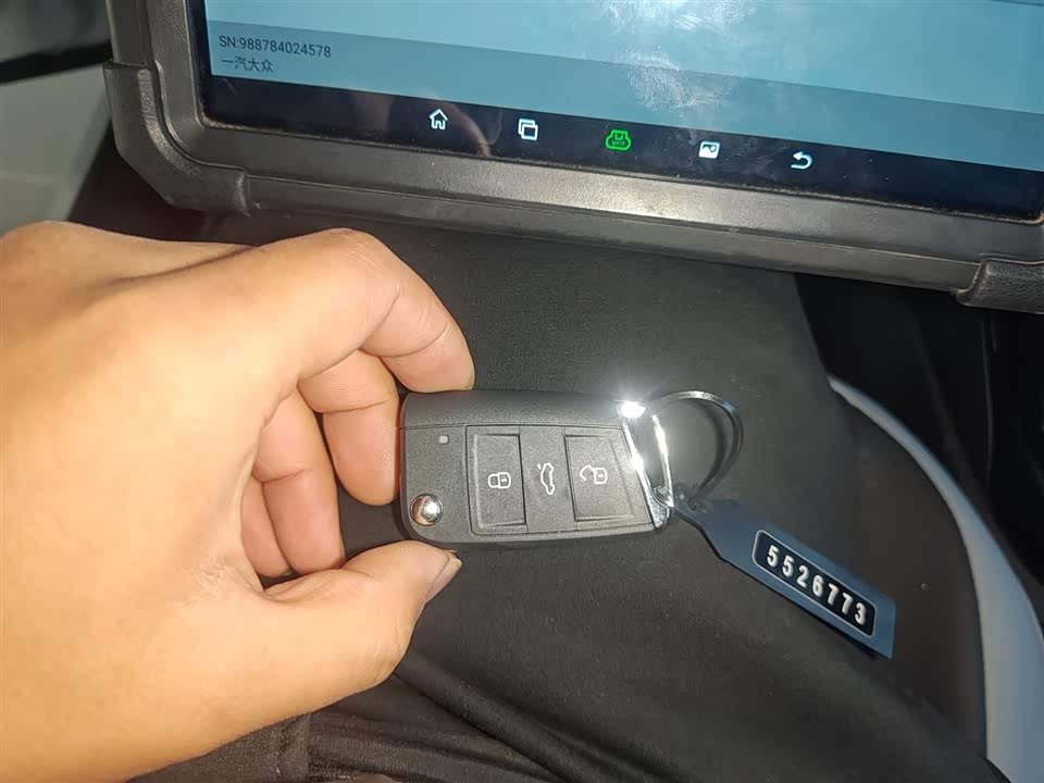 Volkswagen T-ROC exploring Songs