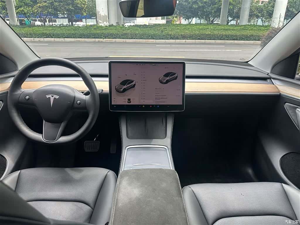 Tesla Model Y, 2021 3