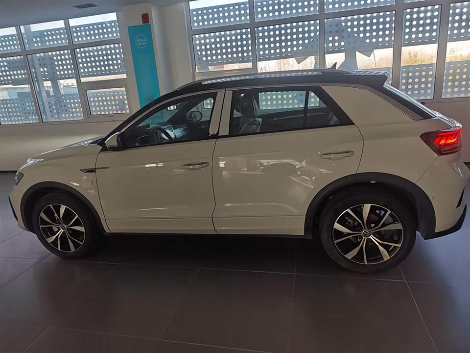 Volkswagen T-ROC exploring Songs