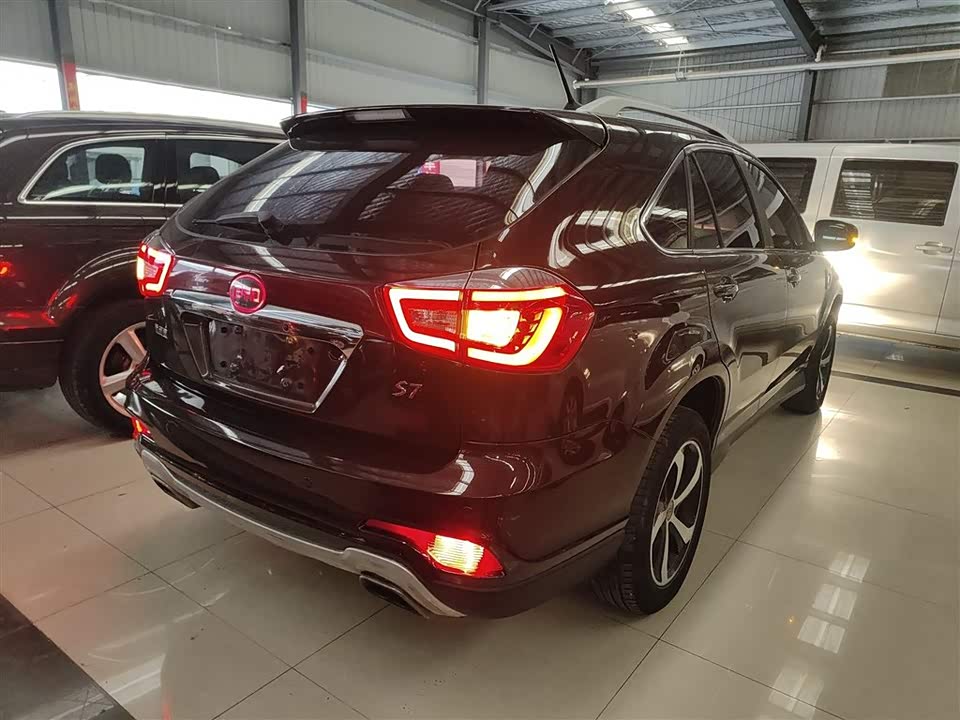 BYD S7