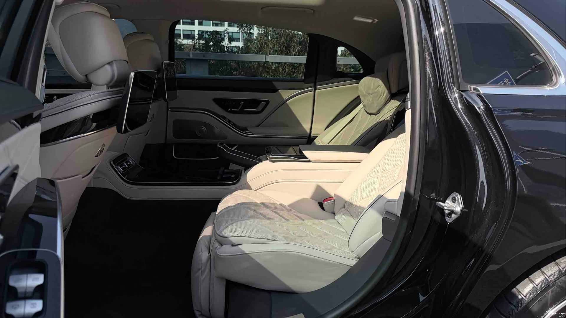 Maybach S-Class, 2023 8