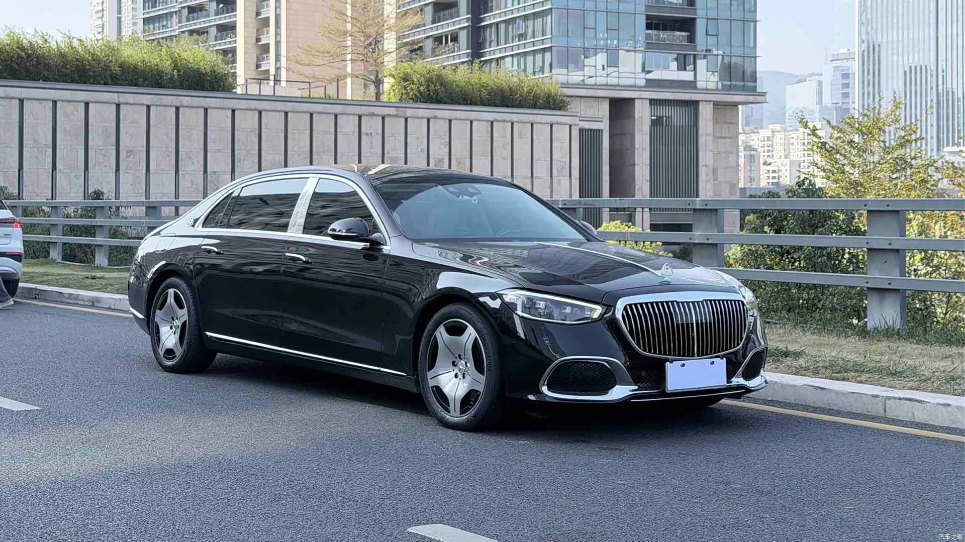 Maybach S-Class, 2023 3
