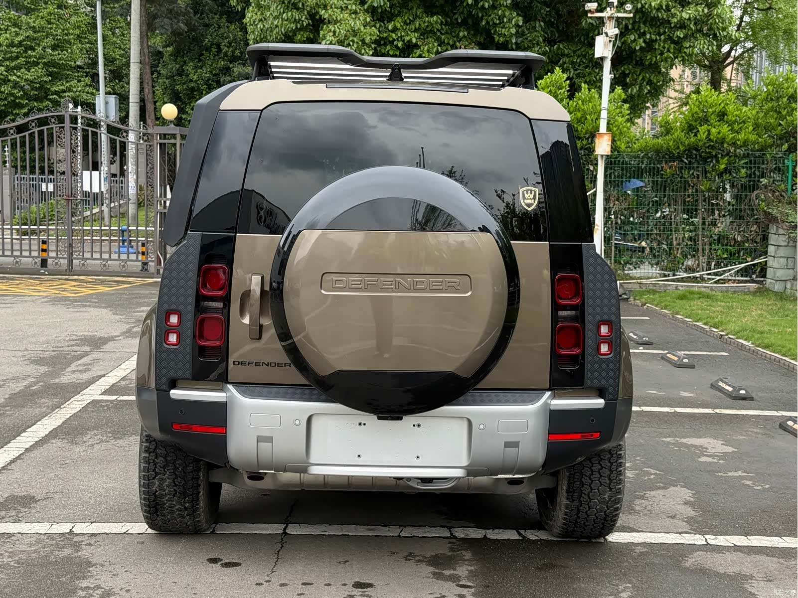 Land Rover Defender, 2024 4