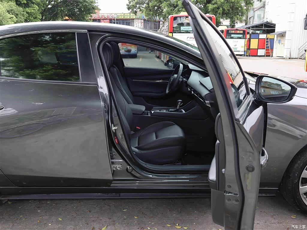 Mazda Mazda3, 2023 17