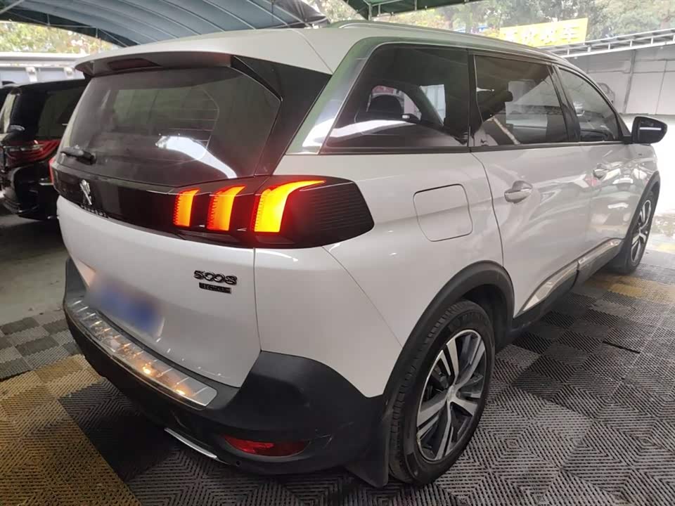 Peugeot 5008