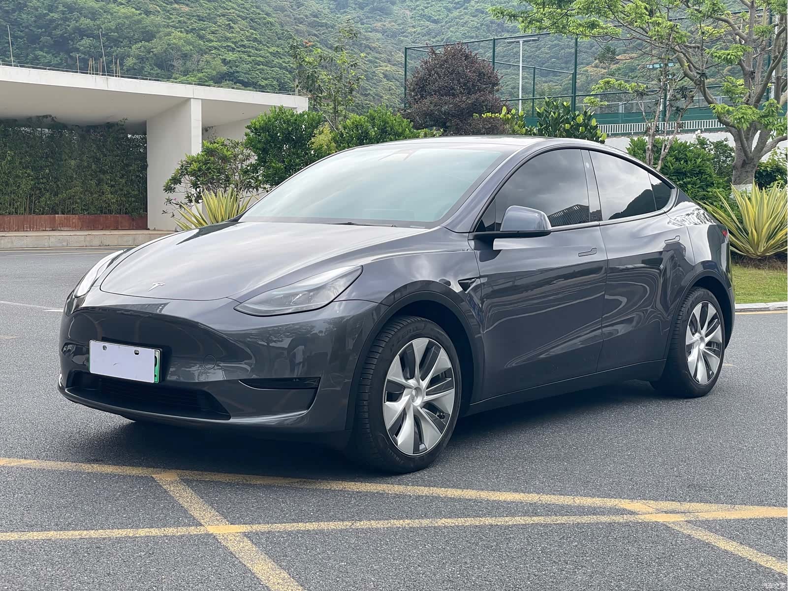 Tesla Model Y, 2023 1