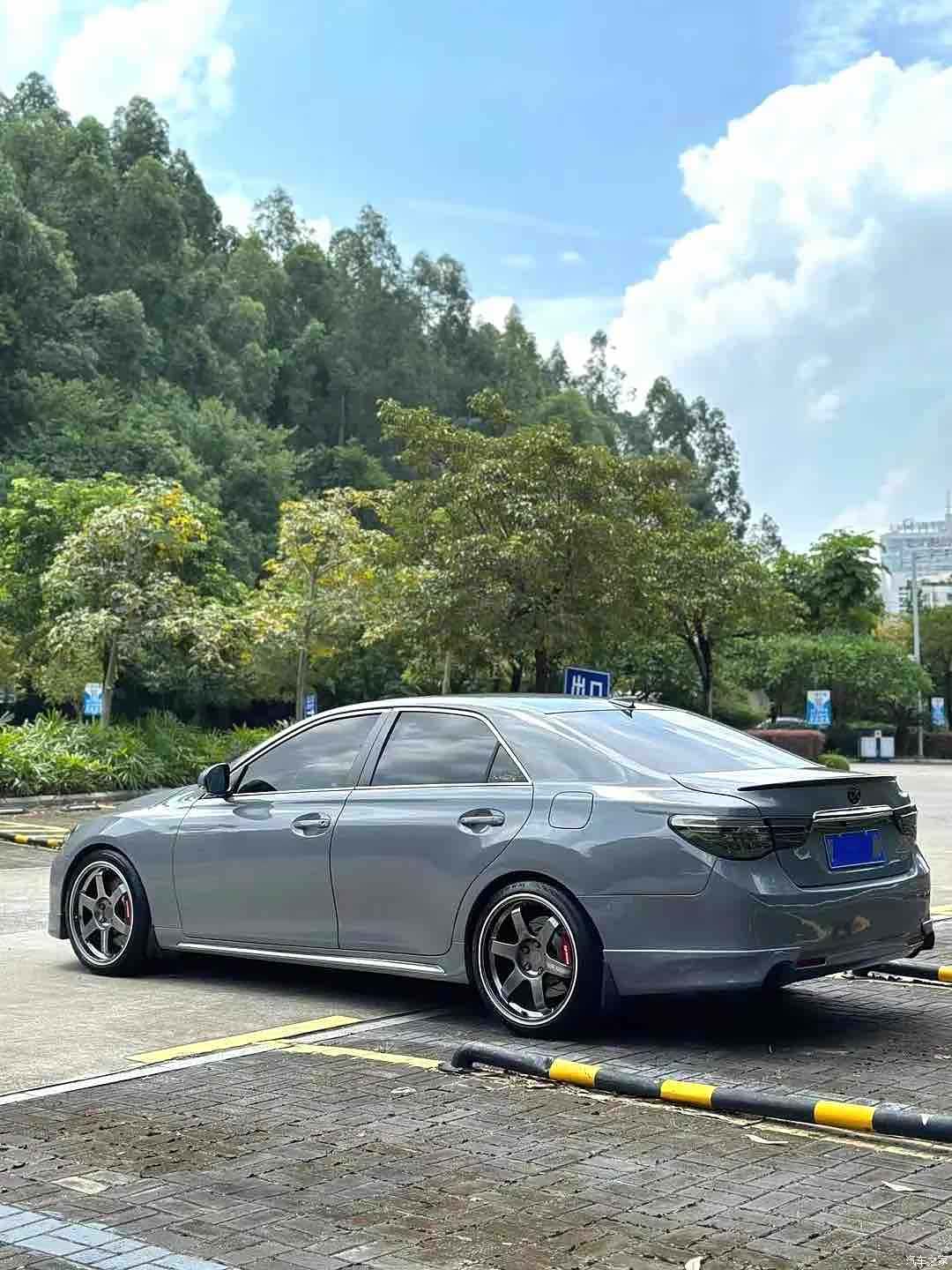 Toyota 2.5V, 2012 8