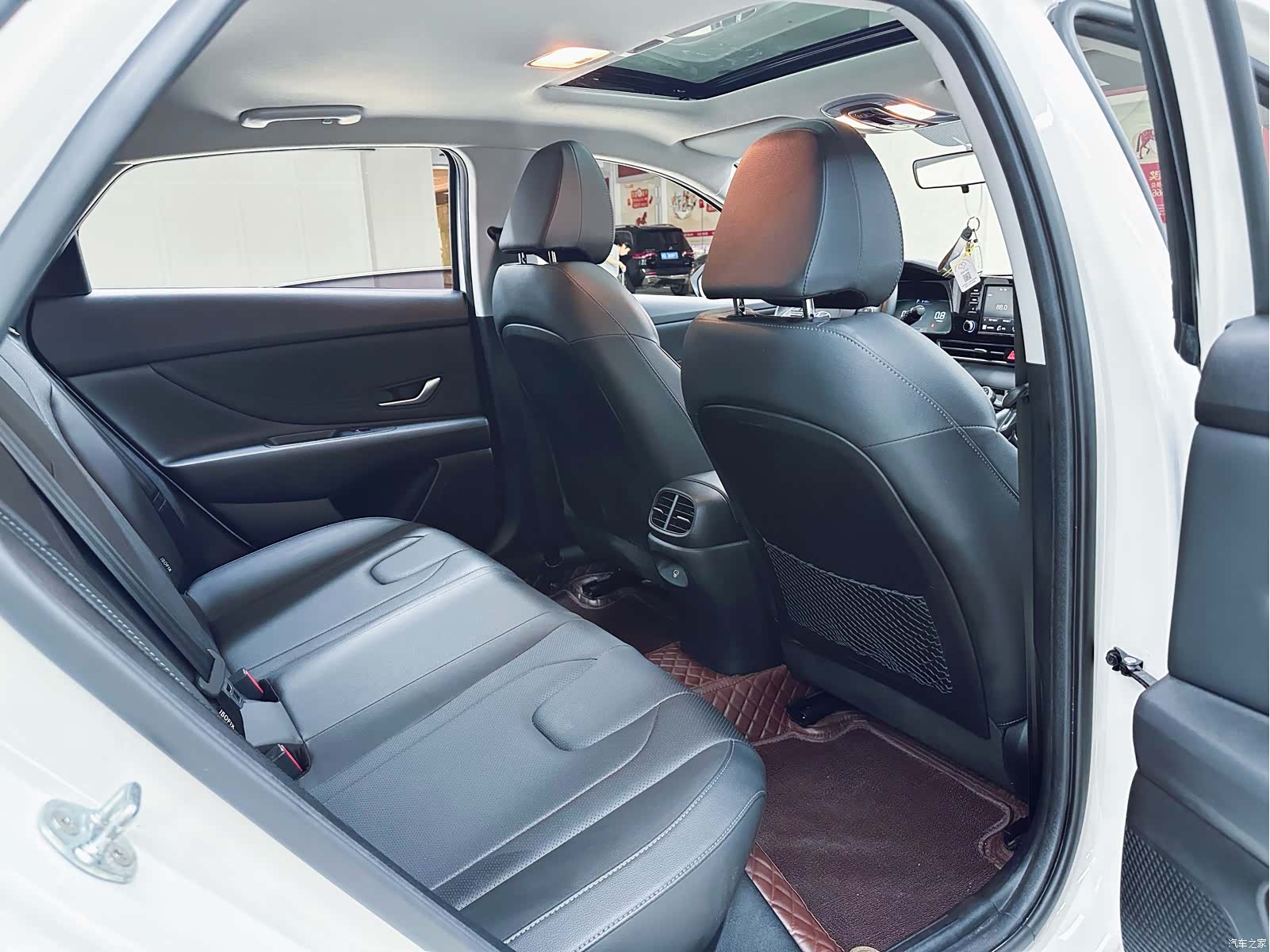 Hyundai Elantra, 2024 10