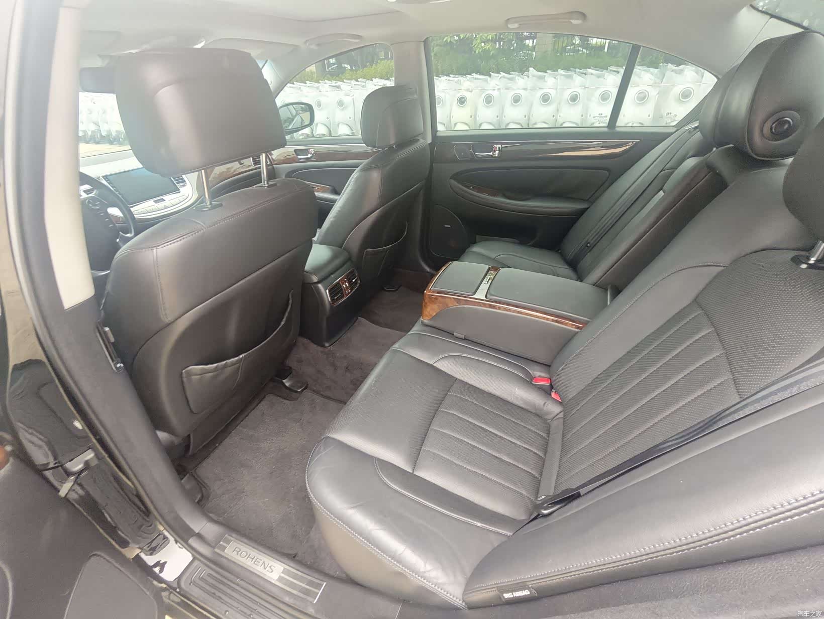 Hyundai BH330, 2011 11