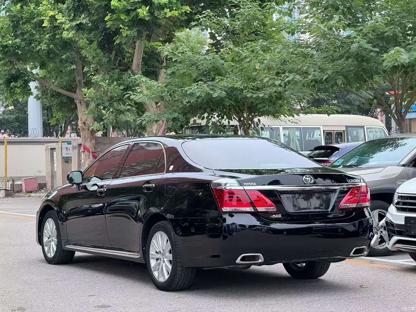 Toyota Crown, 2014 3