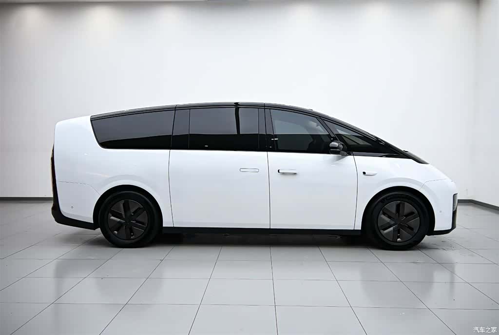Li Auto MEGA, 2025 6
