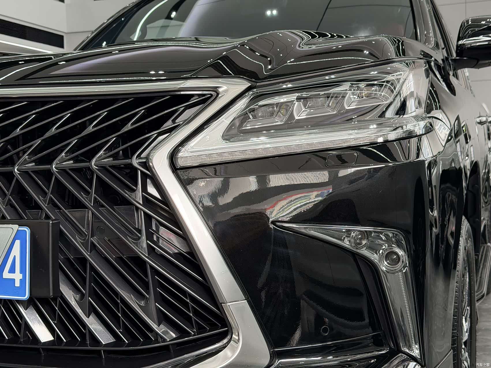 Lexus LX, 2020 4