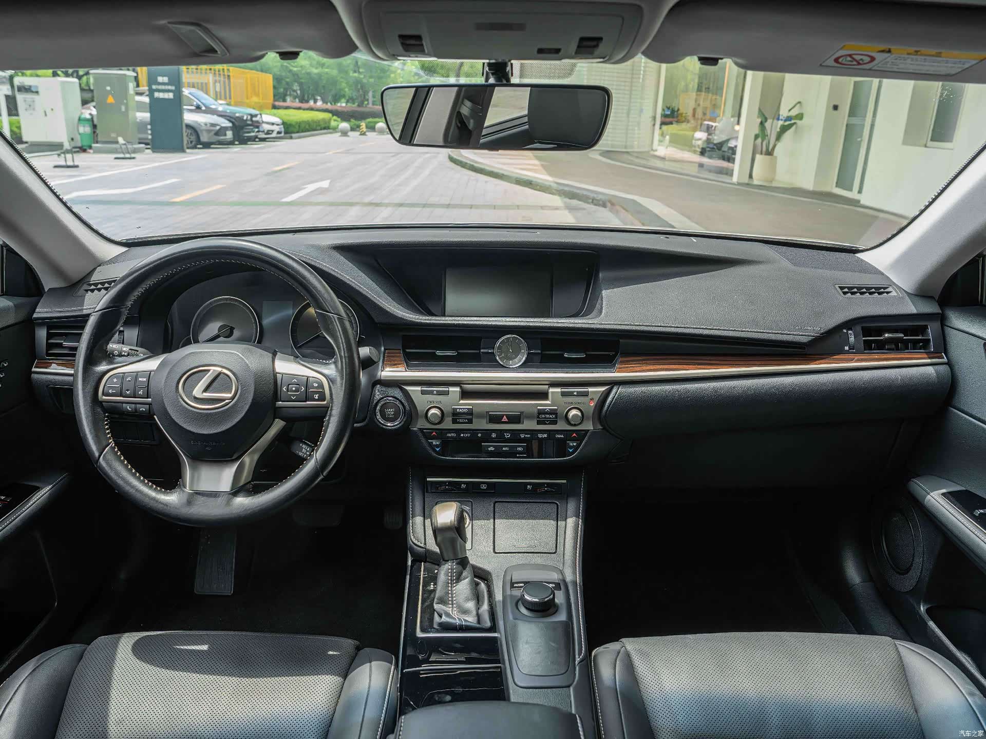 Lexus ES, 2016 16