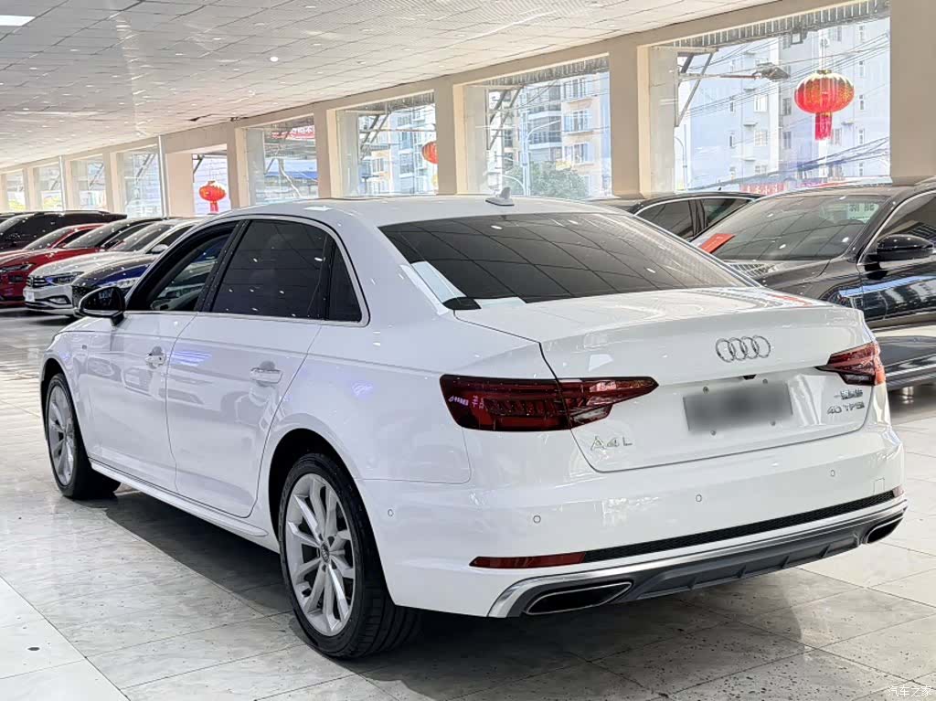 Audi A4L, 2019 все фото