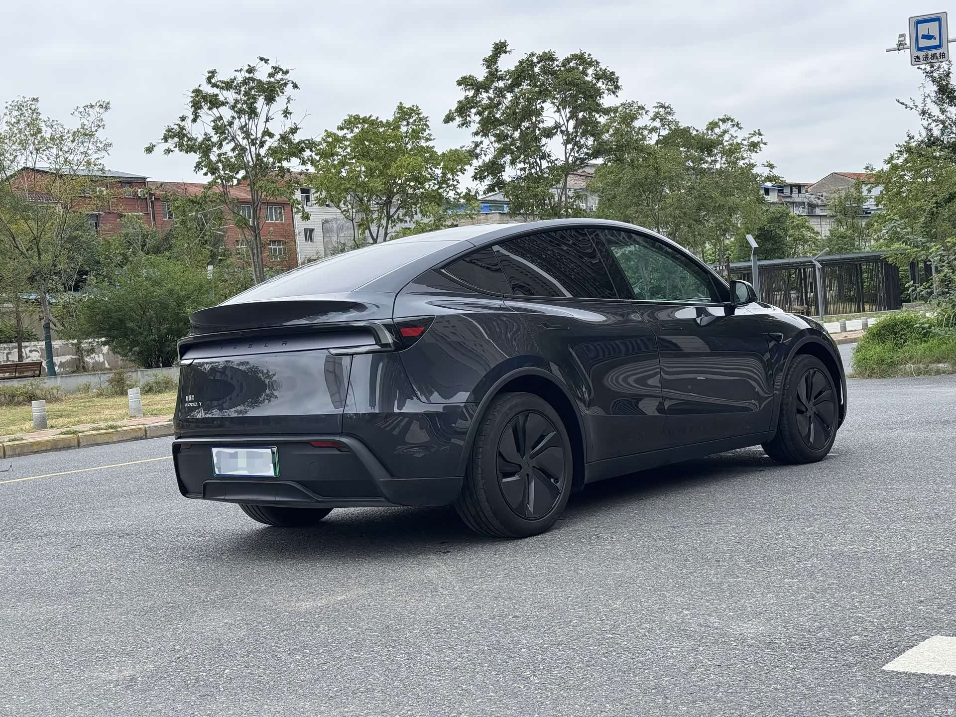 Tesla Model Y, 2025 12