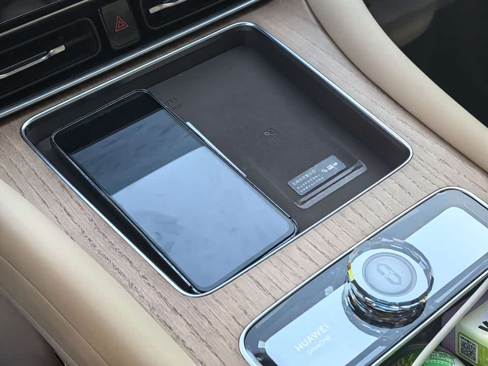 AITO Ask the world M9