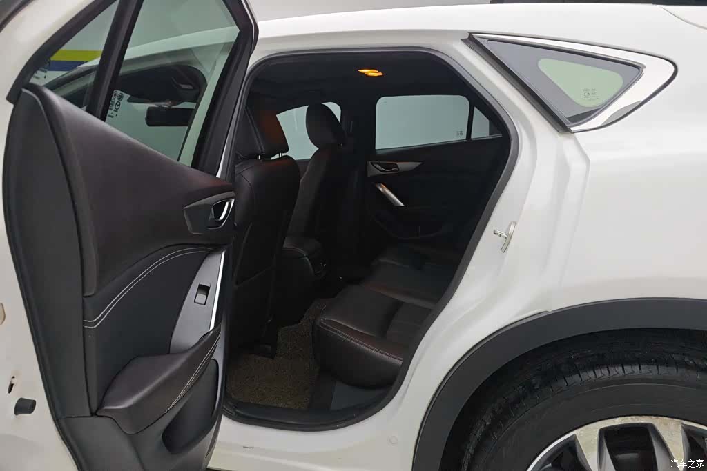Mazda CX-4, 2016 11
