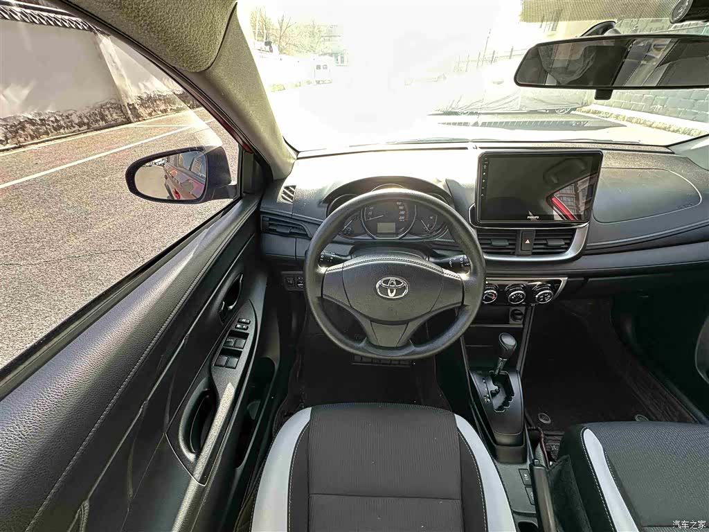 Toyota YARiS L, 2021 все фото