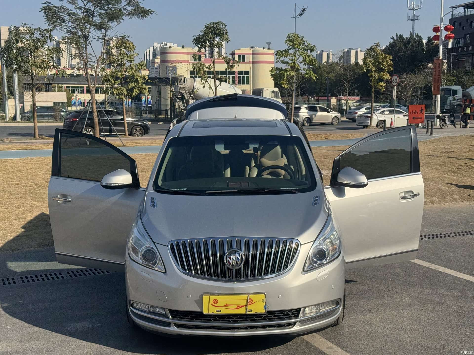 Buick GL8, 2011 4
