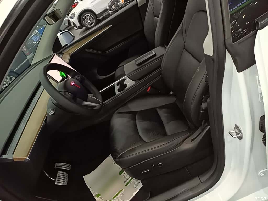 Tesla Model Y, 2023 15