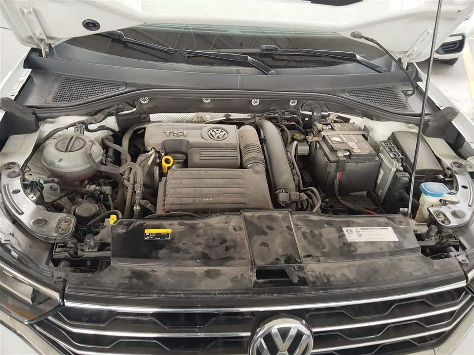 Volkswagen T-ROC exploring Songs