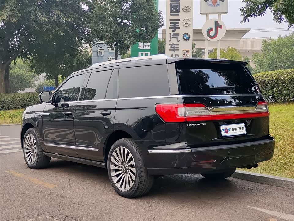 Lincoln Navigator
