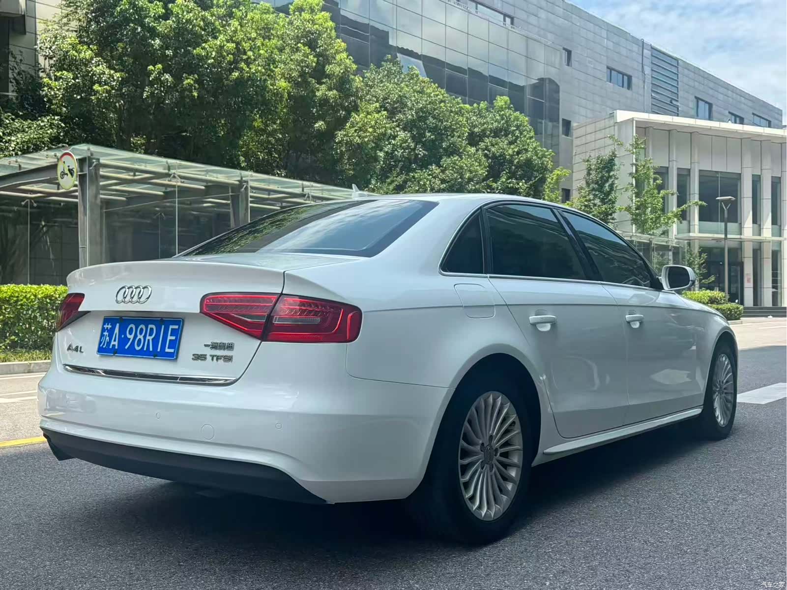 Audi A4L, 2012 6