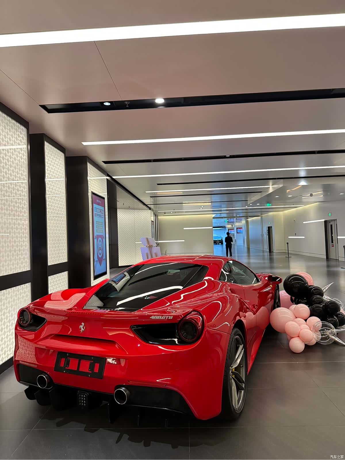 Ferrari 488, 2016 4