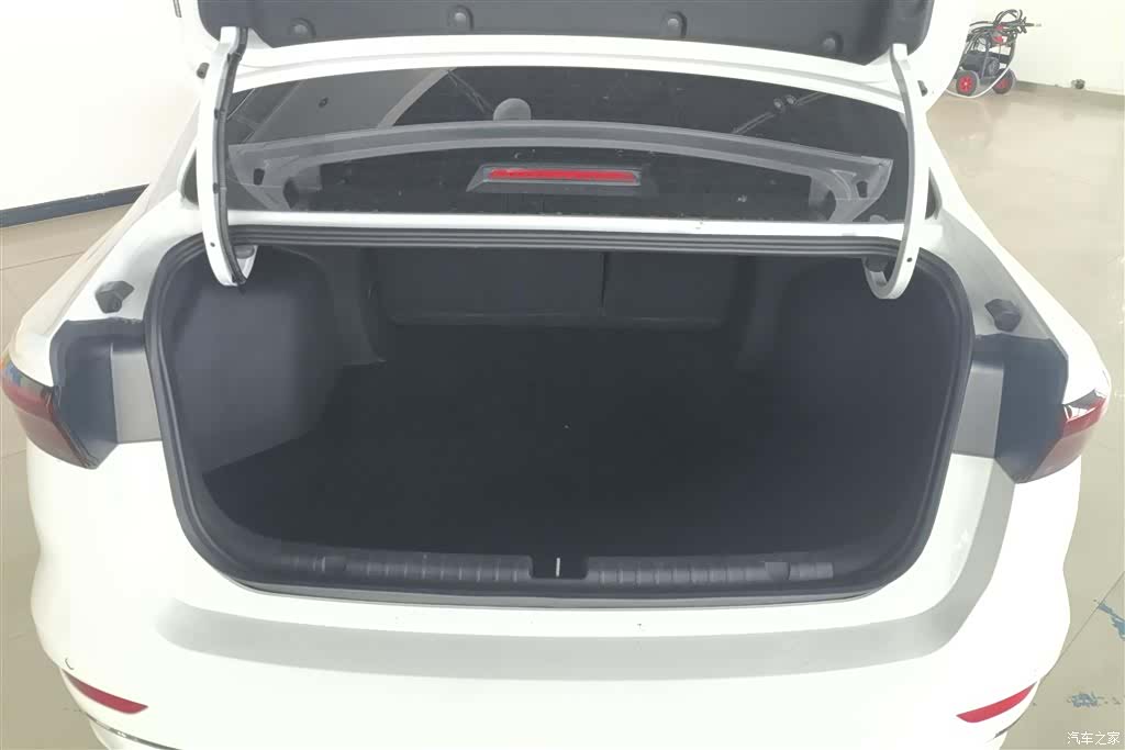 Geely Emgrand, 2024 4