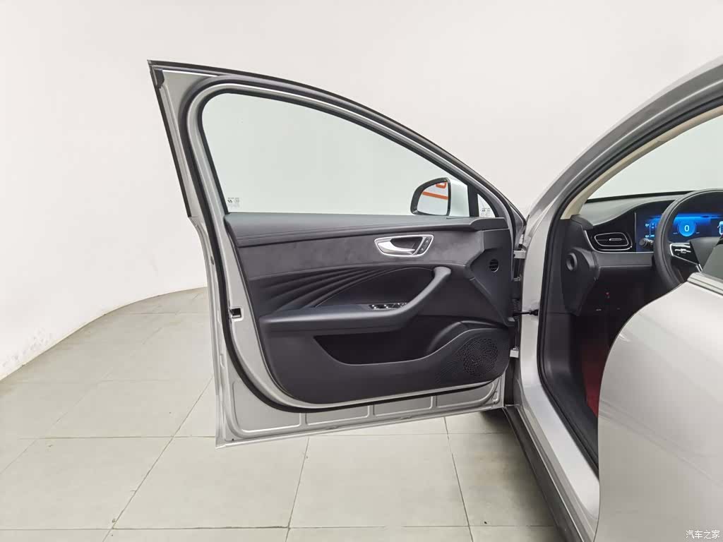 Roewe D7, 2025 8