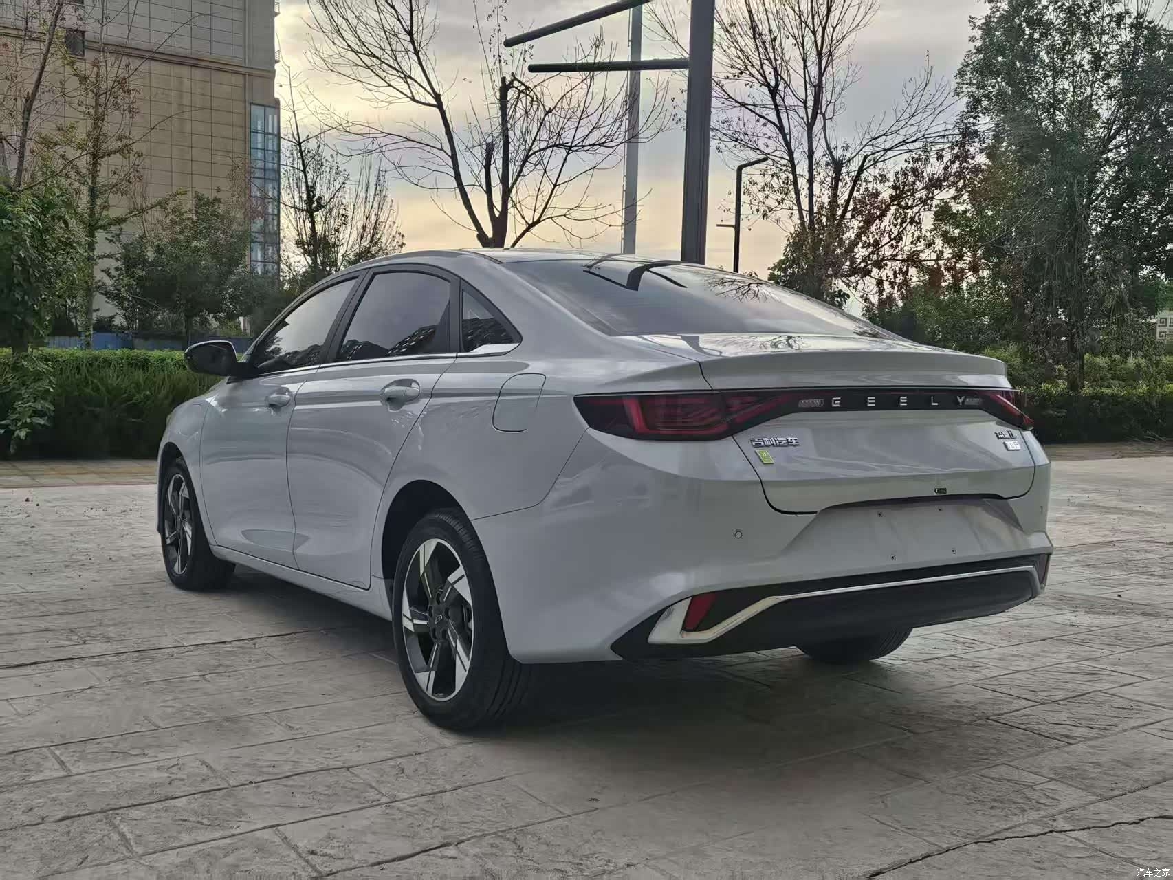 Geely Emgrand, 2022 9