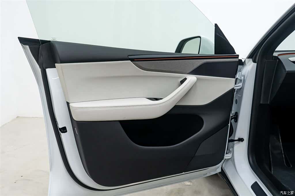 Tesla Model Y, 2025 13