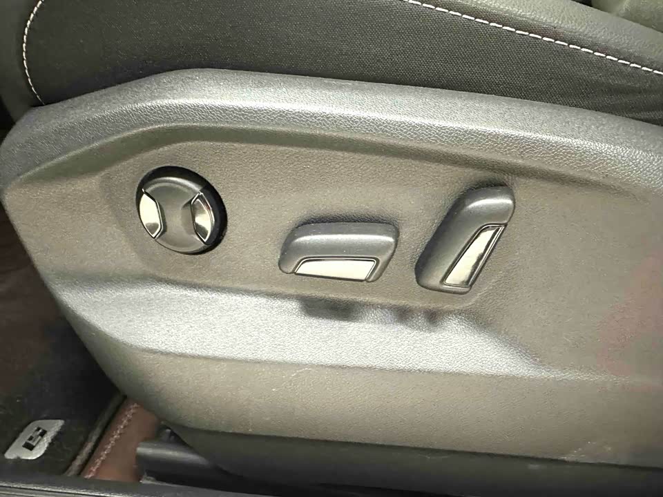 Volkswagen T-ROC exploring Songs