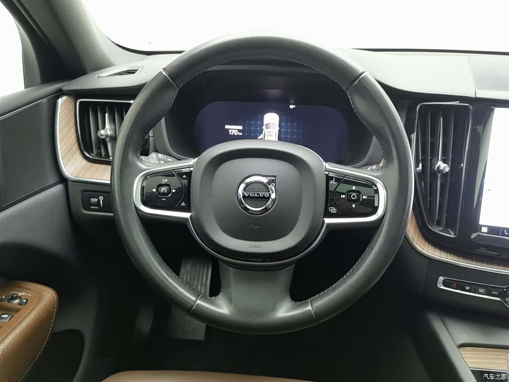 Volvo XC60, 2022 11