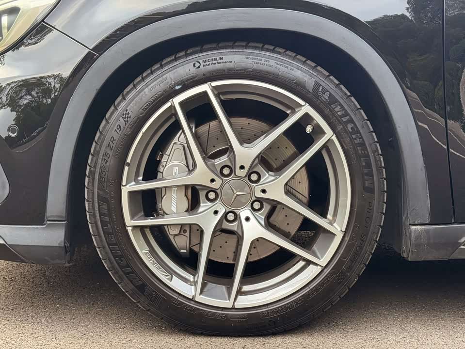 Mercedes-Benz GLA AMG