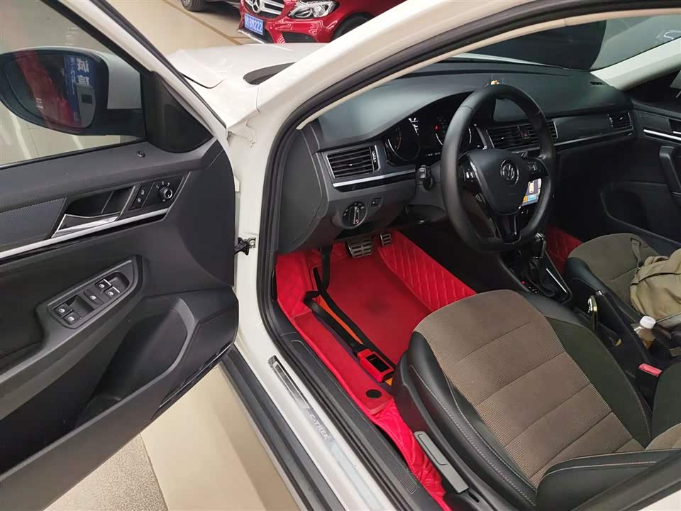 Volkswagen C-TREK Wei Collar