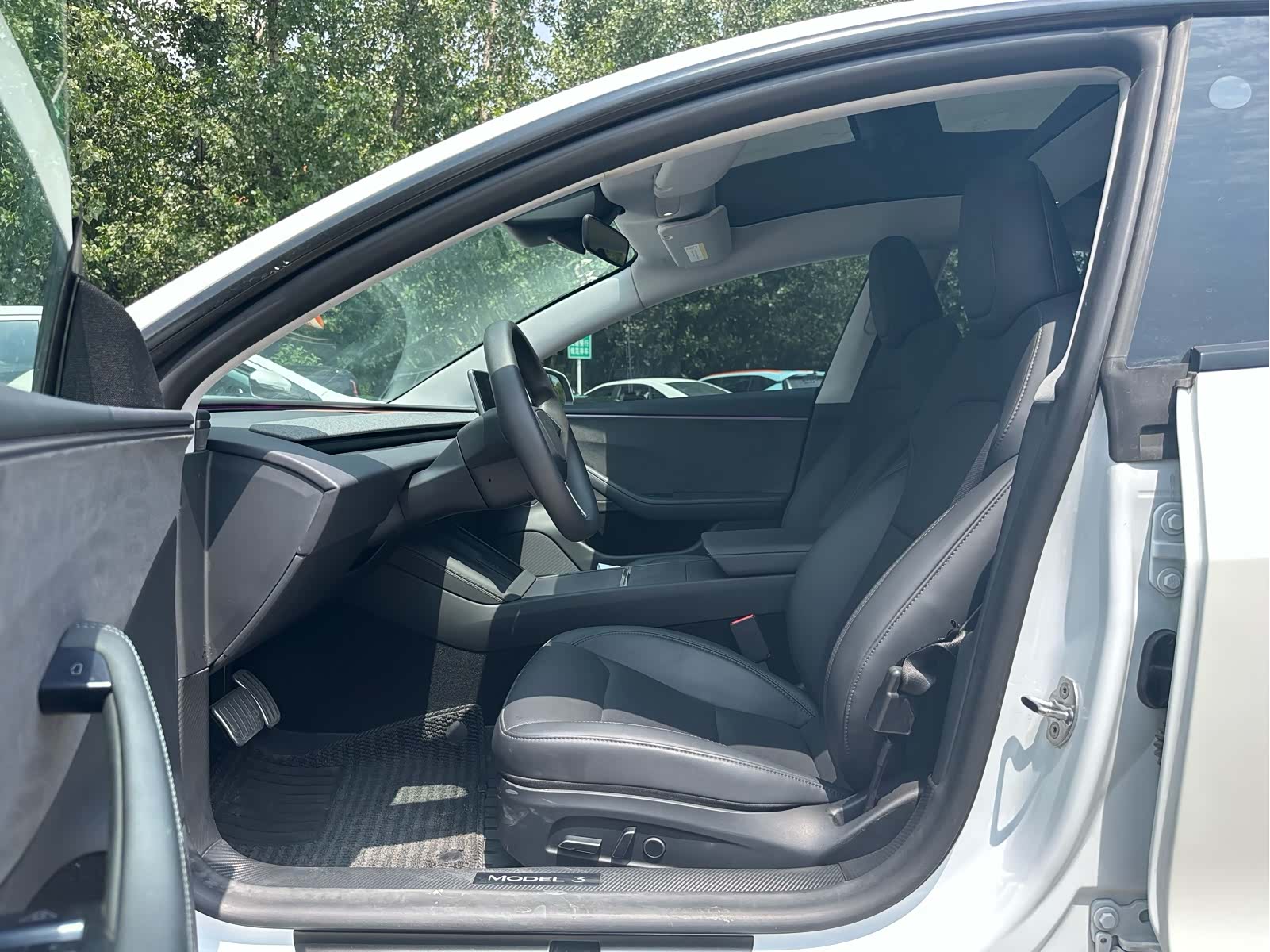 Tesla Model 3, 2025 4
