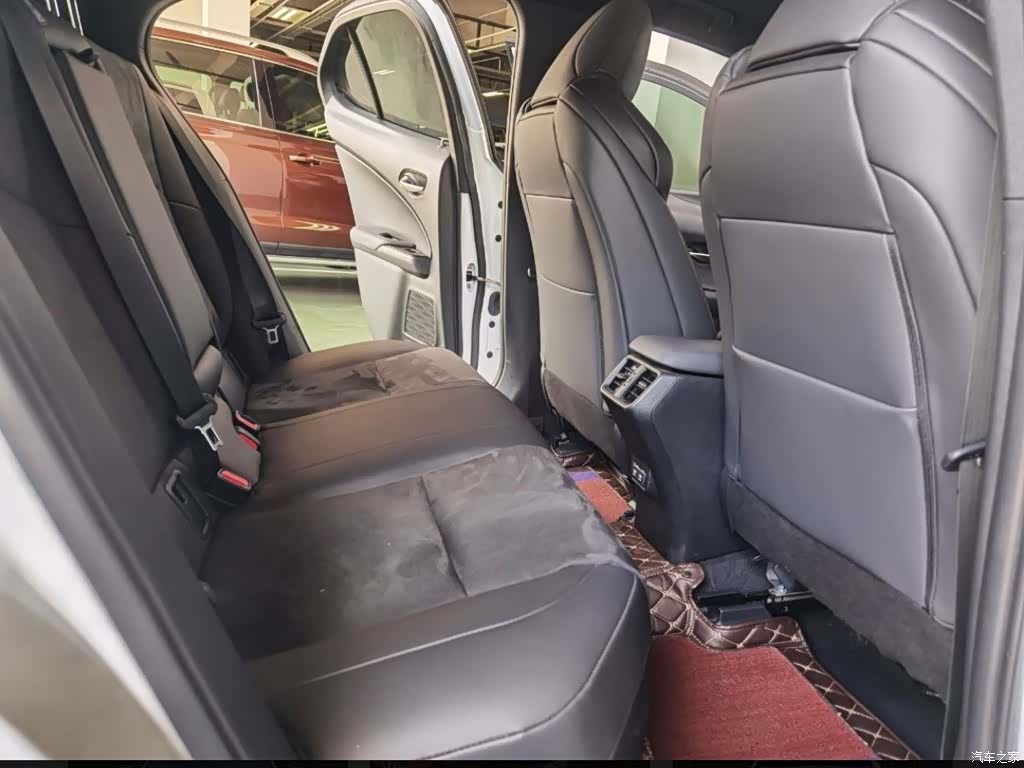Lexus UX, 2019 11
