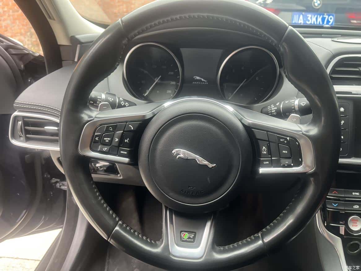 Jaguar XE, 2017 8