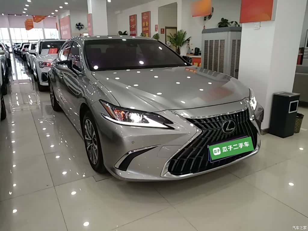 Lexus ES, 2024 4
