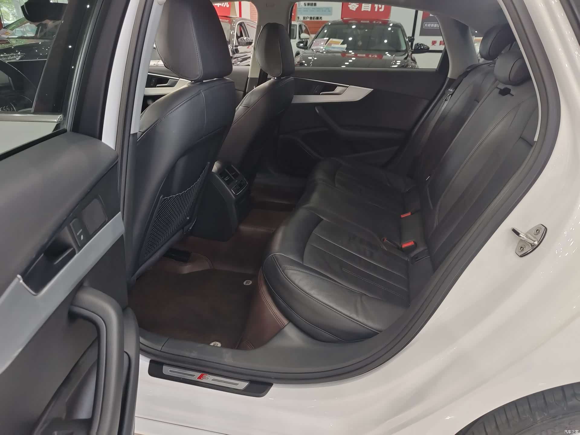 Audi A4L, 2018 все фото