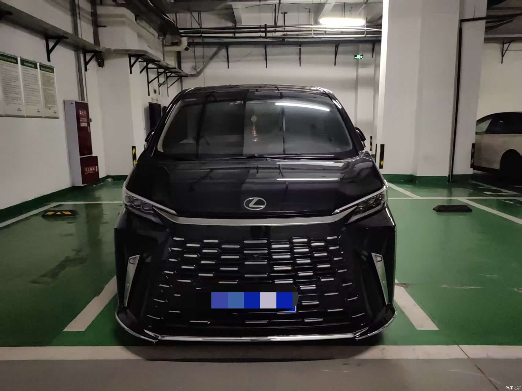 Lexus LM, 2025 2