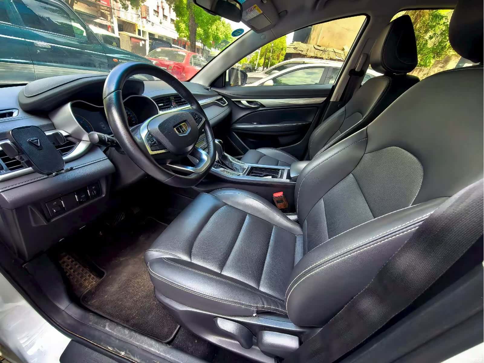 Geely Emgrand, 2019 8