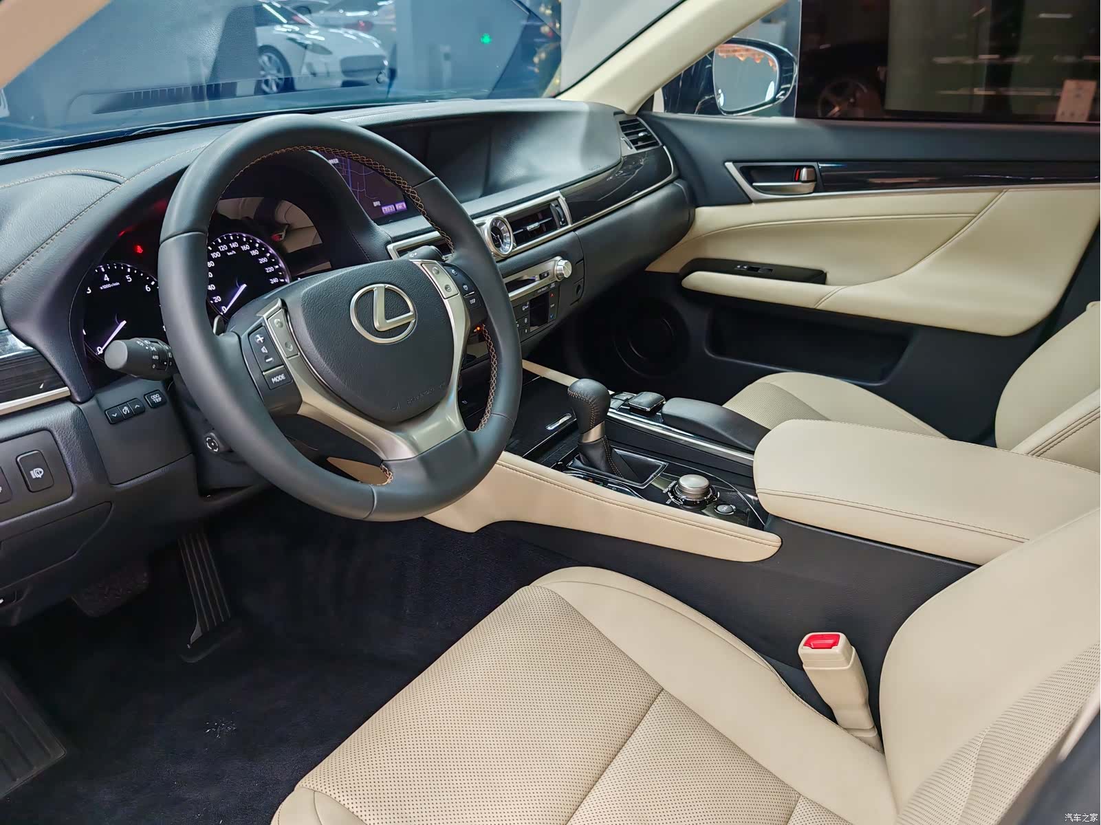 Lexus GS, 2013 11