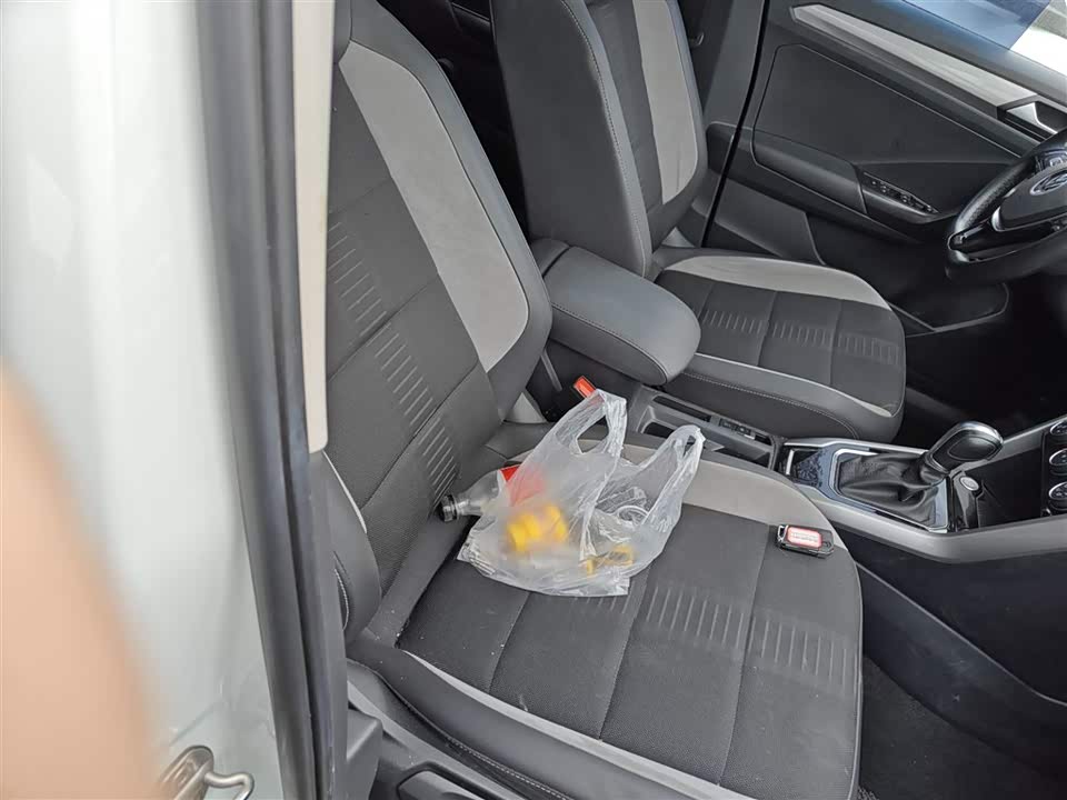 Volkswagen T-ROC exploring Songs